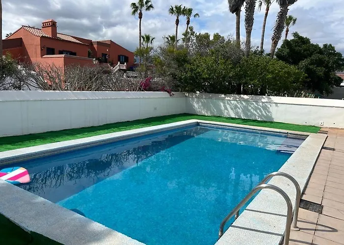 Exclusively Located Golf With Heated Pool 别墅 *