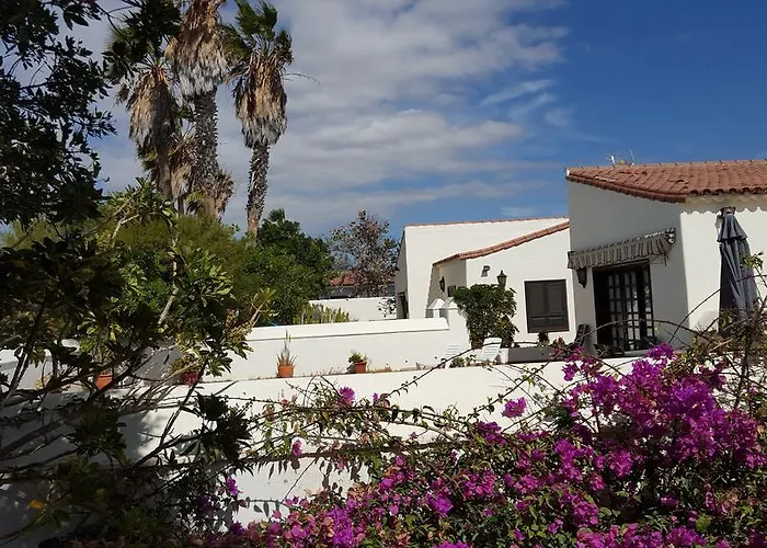 Exclusively Located Golf With Heated Pool 别墅