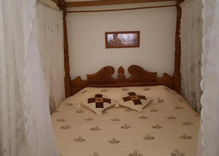 Exclusively Located Golf With Heated Pool Villa *