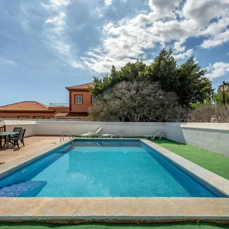 Вилла Exclusively Located Golf With Heated Pool *